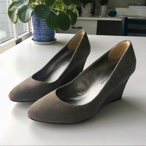 *CLOSET CLOSING SALE* Bandolino Wedges